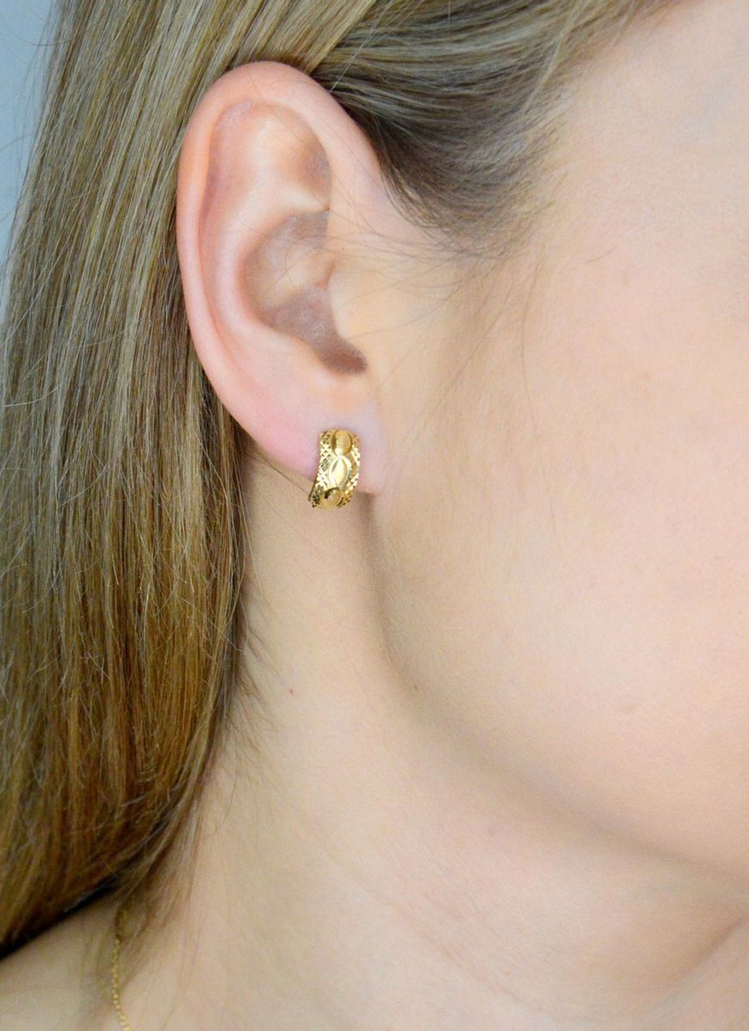 Złote kolczyki damskie 585 diamentowana powierzchnia KL 9789.jpg